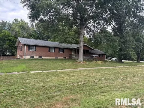 121 W Broadway Ave, Nokomis, IL 62075