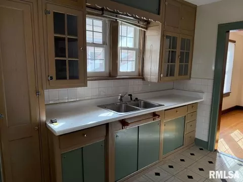 Kitchen - 1612 S 4th St, Springfield, IL 62703 photo 1 of 1