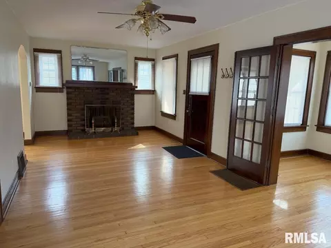 Living - 1612 S 4th St, Springfield, IL 62703 photo 1 of 5