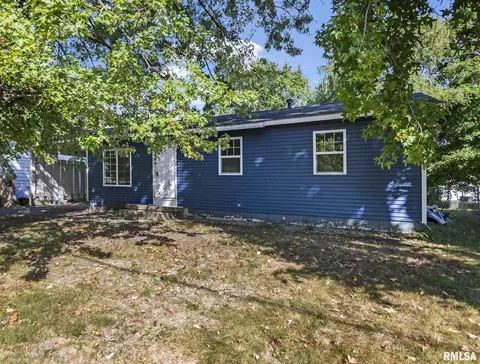 512 High School St, Divernon, IL 62530