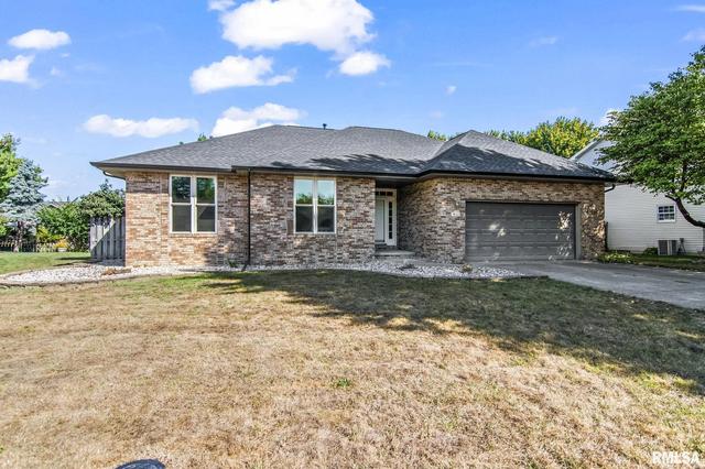 911 Mesa Dr, Chatham, IL 62629