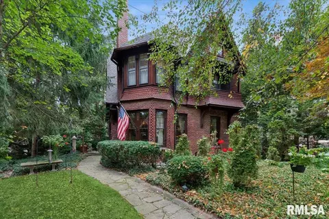 738 N Broad St, Galesburg, IL 61401