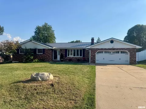 2418 Green Acres Dr, Quincy, IL 62301
