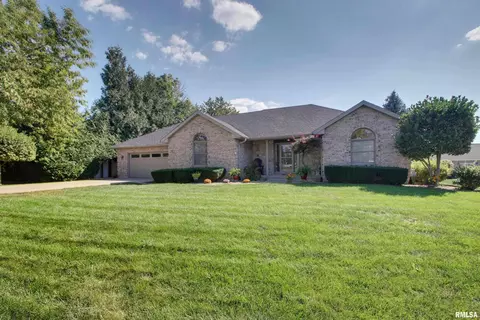 1536 Wilshire Dr, Quincy, IL 62305
