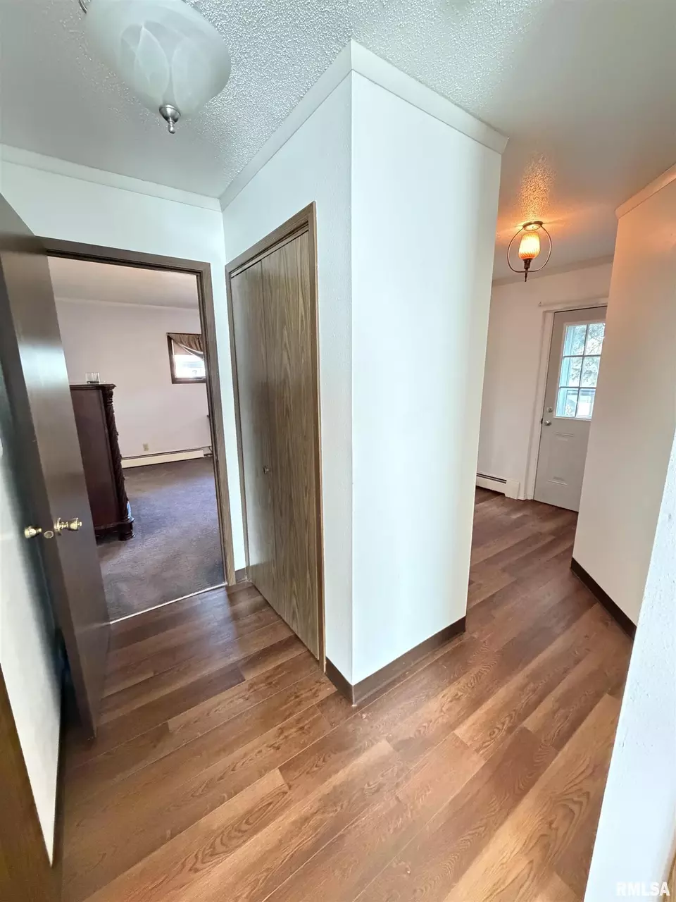 Entry Way - 369 N Kellogg St, Galesburg, IL 61401 photo 1 of 2
