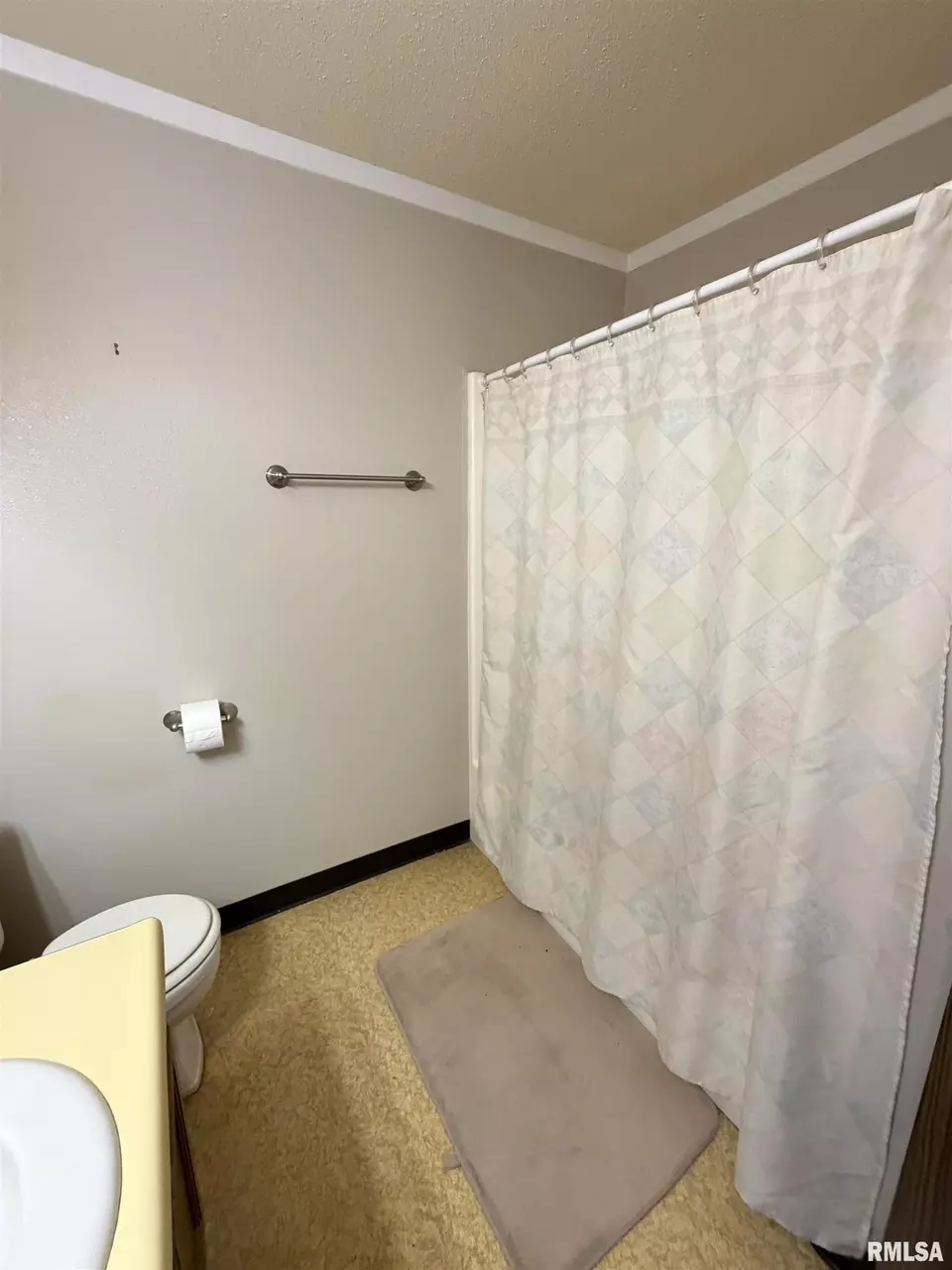 Bath - 369 N Kellogg St, Galesburg, IL 61401 photo 2 of 5