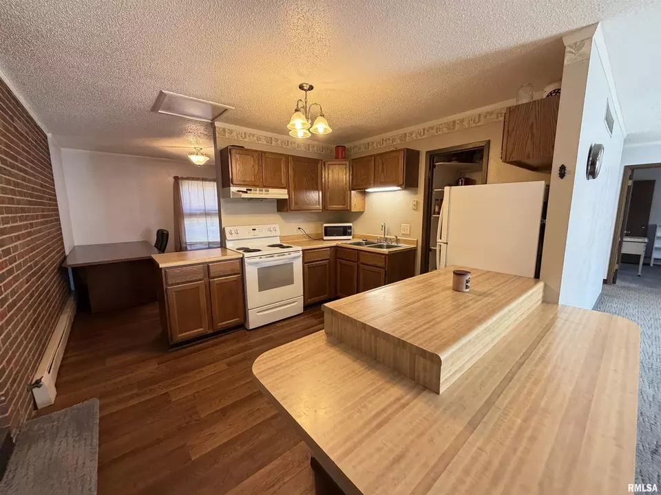 Kitchen - 369 N Kellogg St, Galesburg, IL 61401 photo 1 of 5