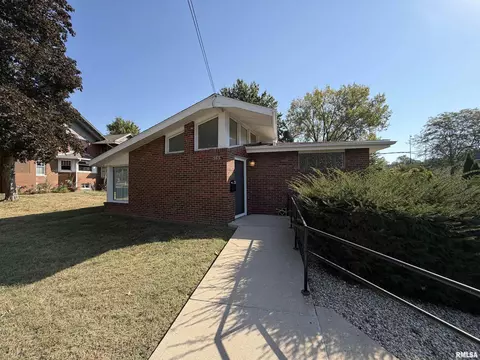 Exterior - 369 N Kellogg St, Galesburg, IL 61401 photo 1 of 8