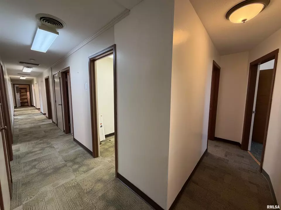 Entry Way - 369 N Kellogg St, Galesburg, IL 61401 photo 2 of 2