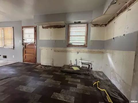 Kitchen - 77 Glen Aire Dr, Springfield, IL 62703 photo 1 of 1