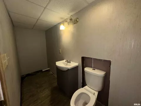 Bath - 77 Glen Aire Dr, Springfield, IL 62703 photo 2 of 2