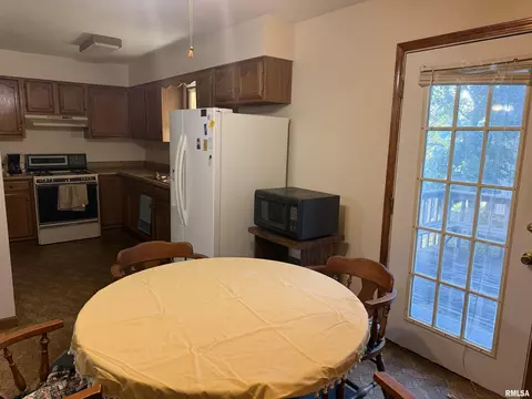 Entry Way - 515 9th St, Carrollton, IL 62016 photo 1 of 1