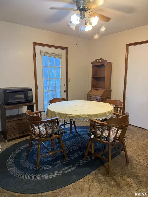 Dining - 515 9th St, Carrollton, IL 62016 photo 1 of 1
