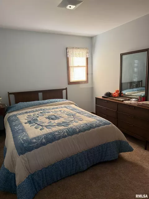 Bedroom - 515 9th St, Carrollton, IL 62016 photo 2 of 2