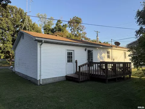 Exterior - 515 9th St, Carrollton, IL 62016 photo 2 of 2