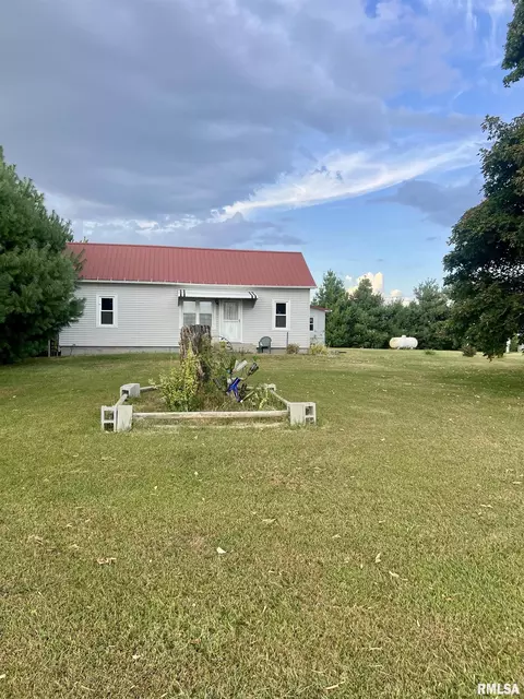 Exterior - 167 1000 N Ave, Timewell, IL 62375 photo 2 of 4