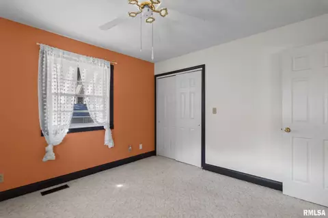 Bedroom - 39 Cheyenne Dr, Springfield, IL 62711 photo 5 of 8