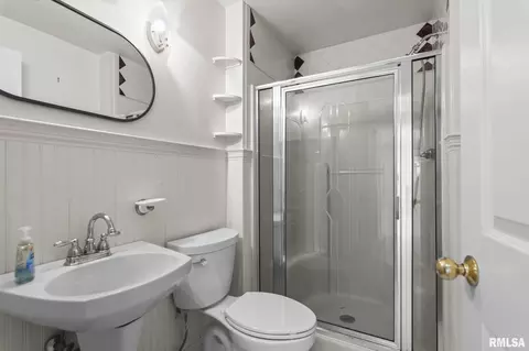 Bath - 39 Cheyenne Dr, Springfield, IL 62711 photo 2 of 2