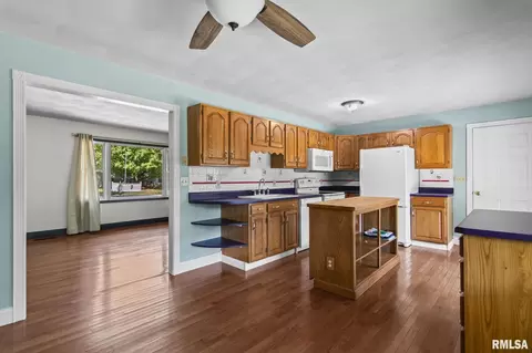 Kitchen - 39 Cheyenne Dr, Springfield, IL 62711 photo 1 of 4