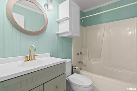 Bath - 39 Cheyenne Dr, Springfield, IL 62711 photo 1 of 2