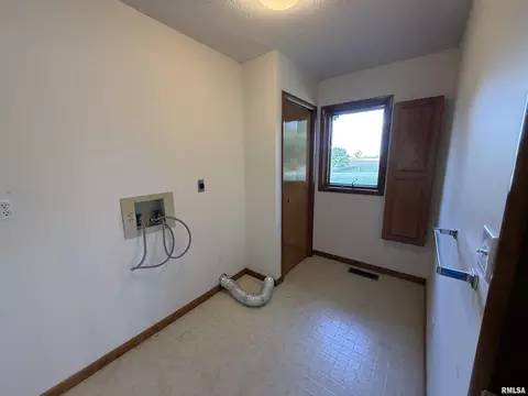 404 W Maple Ave, Ursa, IL 62376 photo 11