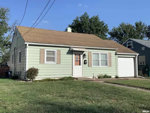 1323 S 6th St, Quincy, IL 62301