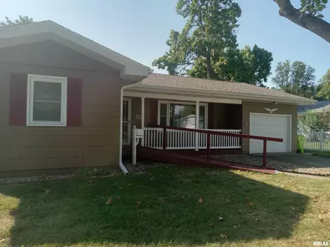 33 Windrush Dr, Jacksonville, IL 62650