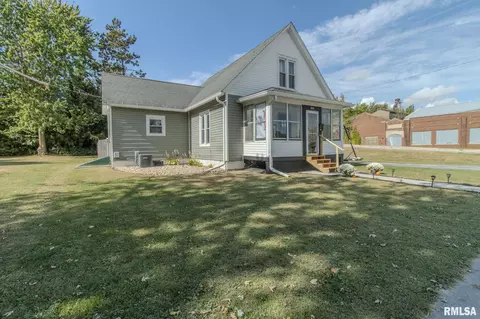 306 N Harshbarger St, Abingdon, IL 61410 photo 2
