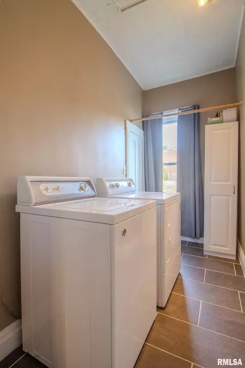 306 N Harshbarger St, Abingdon, IL 61410 photo 23