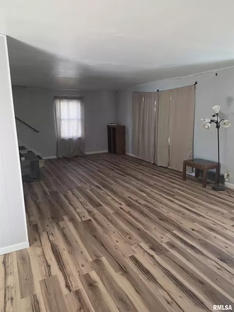 Living - 1033 N 8th St, Springfield, IL 62702 photo 1 of 2