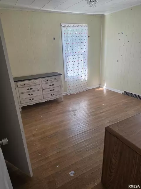 Bedroom - 1033 N 8th St, Springfield, IL 62702 photo 9 of 10