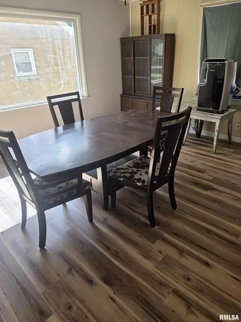 Dining - 1033 N 8th St, Springfield, IL 62702 photo 1 of 1