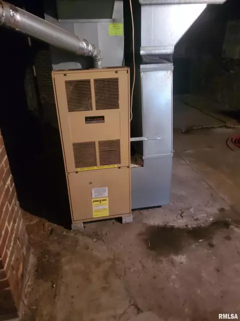 Other - 1033 N 8th St, Springfield, IL 62702 photo 7 of 12