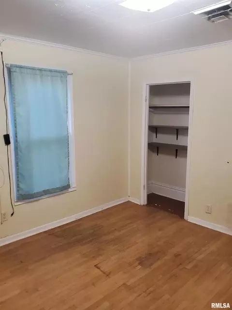 Bedroom - 1033 N 8th St, Springfield, IL 62702 photo 8 of 10