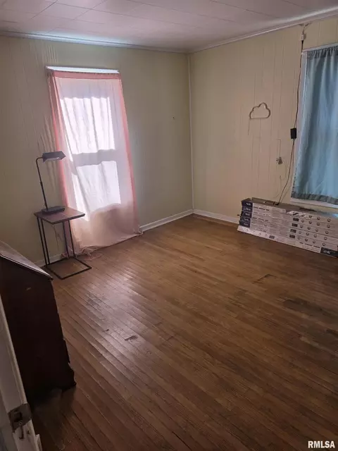 Bedroom - 1033 N 8th St, Springfield, IL 62702 photo 7 of 10