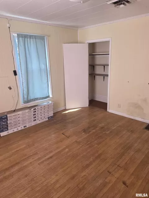 Bedroom - 1033 N 8th St, Springfield, IL 62702 photo 10 of 10