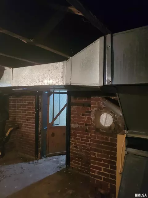 Entry Way - 1033 N 8th St, Springfield, IL 62702 photo 5 of 5