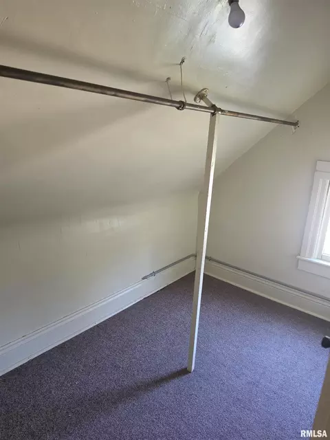 Bedroom - 1033 N 8th St, Springfield, IL 62702 photo 4 of 10
