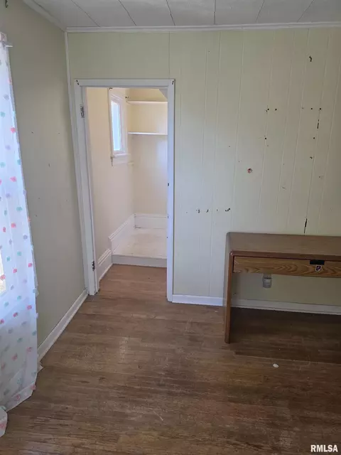 Bedroom - 1033 N 8th St, Springfield, IL 62702 photo 6 of 10