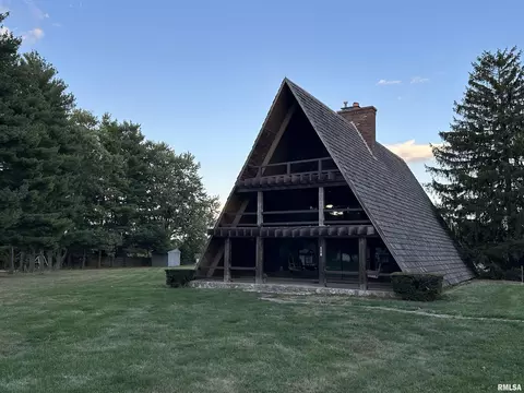 108 Nansarah Dr, Jacksonville, IL 62650