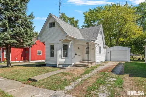 519 S Pine St, Nokomis, IL 62075