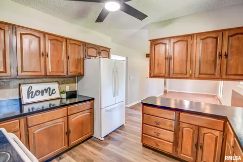 207 Kemmerer St, Assumption, IL 62510 photo 7