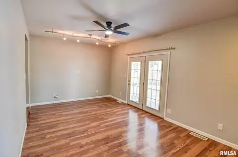 207 Kemmerer St, Assumption, IL 62510 photo 5