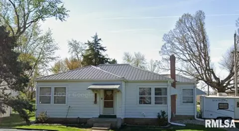 555 W Douglas St, Greenview, IL 62642