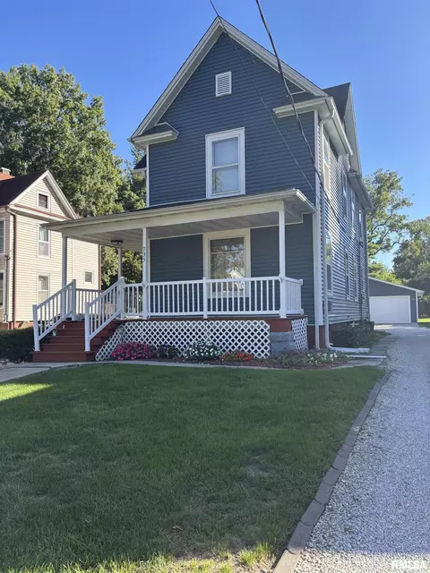 735 W Douglas Ave, Jacksonville, IL 62650