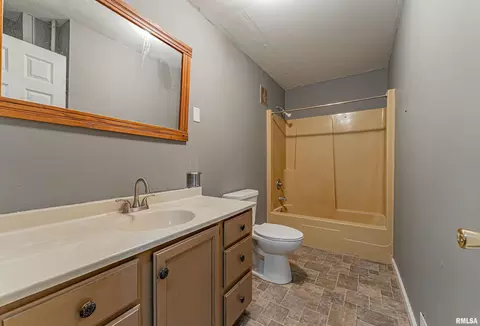 102 E 8th St, Delavan, IL 61734 photo 10