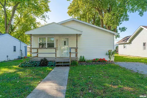 705 N Madison St, Lincoln, IL 62656