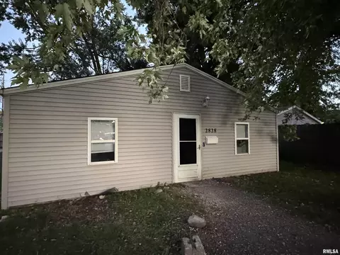 2828 Hoover St, Springfield, IL 62703