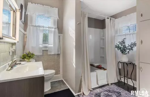 Bath - 1729 E Converse Ave, Springfield, IL 62702 photo 1 of 2