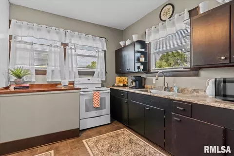 Kitchen - 1729 E Converse Ave, Springfield, IL 62702 photo 2 of 3
